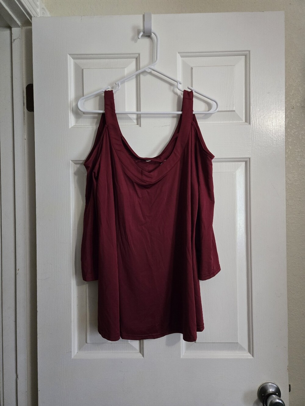 Women’s Cold-Shoulder Tank Top in Burgundy